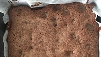 Ketika masa pandemi, Sarah menghabiskan waktunya di rumahnya. Ia sering berkreasi membuat kue, salah satunya brownies panggang andalannya. Foto: Instagram: @sarsehshoku