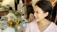 Nama Sarah Sechan jadi perbincangan usai unggahan Instastorynya yang dianggap banyak orang menyindir Nagita Slavina saat di Singapura. Foto: Instagram: @sarsehshoku