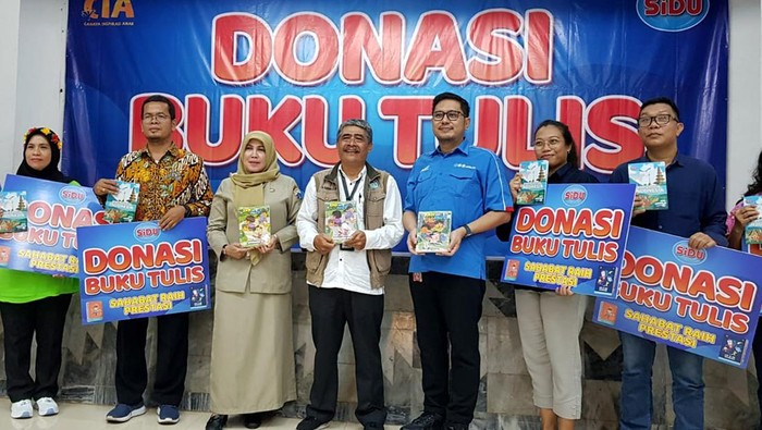 Program Ayo Menulis yang diselenggarakan oleh buku tulis SiDU bertujuan untuk menjadikan kegiatan menulis tangan sebagai hal yang menyenangkan bagi anak-anak Indonesia.