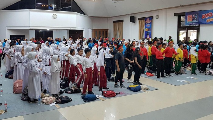 Program Ayo Menulis yang diselenggarakan oleh buku tulis SiDU bertujuan untuk menjadikan kegiatan menulis tangan sebagai hal yang menyenangkan bagi anak-anak Indonesia.