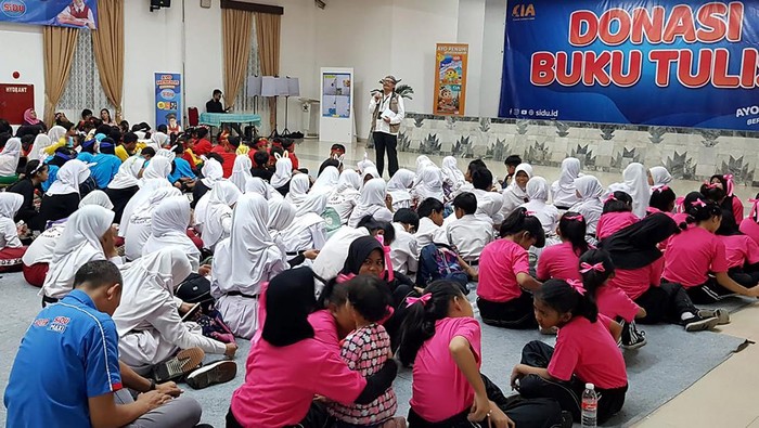 Tingkatkan Kebiasaan Menulis Sejak Dini Program Ayo Menulis yang diselenggarakan oleh buku tulis SiDU bertujuan untuk menjadikan kegiatan menulis tangan sebagai hal yang menyenangkan bagi anak-anak Indonesia.