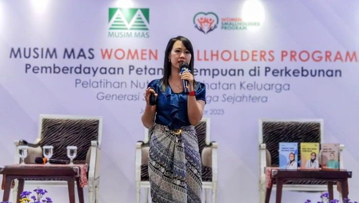 Tingkatkan Kesejahteraan Lewat Pemberdayaan Petani Perempuan Musim Mas sebagai perusahaan kelapa sawit terintegrasi terbesar di dunia mengembangkan program pemberdayaan petani swadaya khususnya petani wanita dan istri petani melalui pelatihan nutrisi, literasi keuangan dan UMKM untuk meningkatkan kesejahteraan para petani sawit.