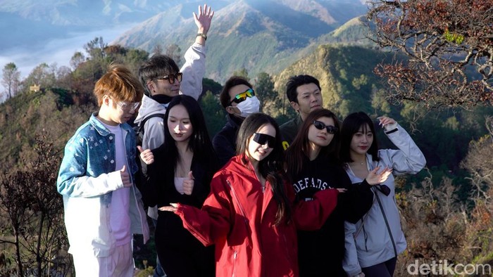 Turis China ramai berkunjung ke Bromo pada Kamis (7/12/2023).