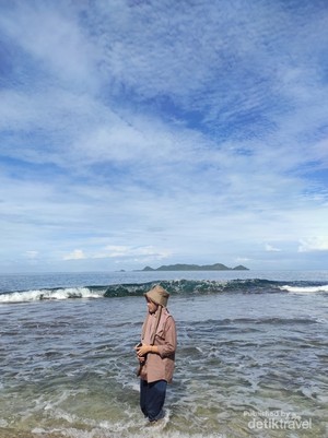 Pantai Mata Kucing: Namanya Unik, Pemandangannya Cantik