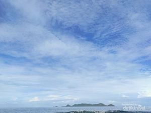 Pantai Mata Kucing: Namanya Unik, Pemandangannya Cantik