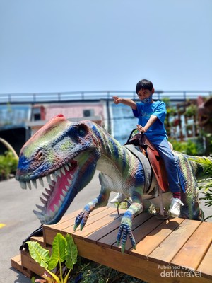 Roaaar! Planet Dinosaurus di Taiwan Bikin Deg-degan
