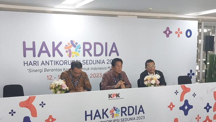 Wakil Ketua KPK Johanis Tanak (tengah)-(Yogi/detikcom)