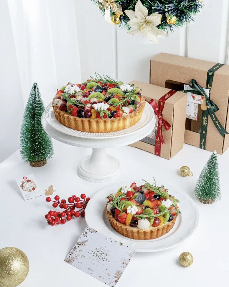 5 Hampers Natal Unik Selain Cake, Ada Scones dan Choux Pastry!