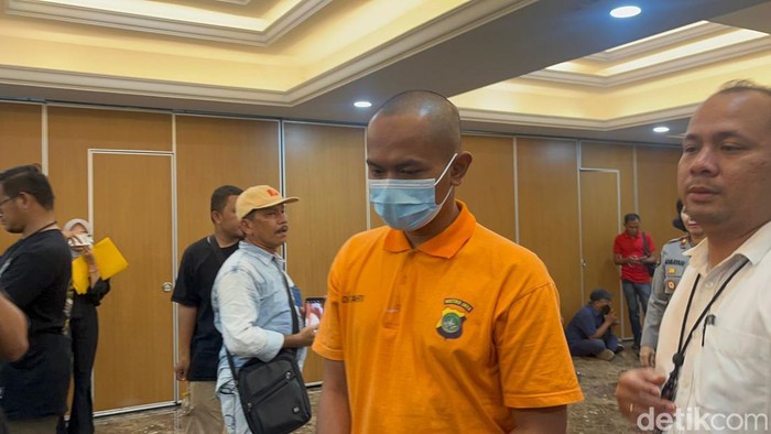 Ade Mugis, tersangka pembunuhan wanita yang jaasadnya ditemukan terikat di Bekasi mengaku menyesal.