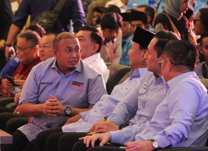 Andre Rosiade berbincang dengan Prabowo Subianto