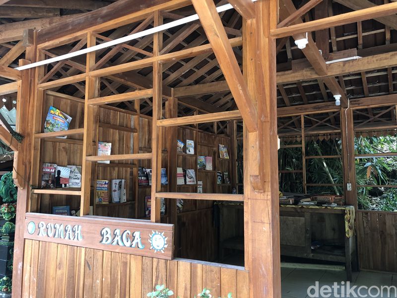 Rumah Baca di Blue Lagoon Jogja.