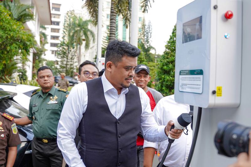 Bobby saat meresmikan SPKL di Balai Kota Medan. (Foto: Dok. Diskominfo Medan)
