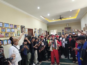 Kampanye di Lebak, Mahfud Disambut Aksi Bela Diri-Pantun Jawara Banten