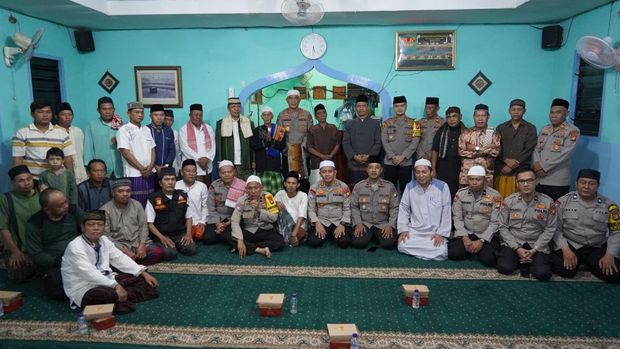 Dirbinmas Polda Metro Jaya Kombes Badya Wijaya subuh keliling di Tambora, Jakarta Barat