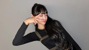 Dita Karang sudah langganan masuk ke daftar wanita tercantik dunia sejak 2021. Foto: Instagram @secretnumber.official