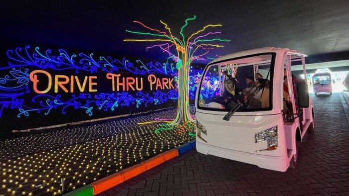 Jawa Timur Park Group memperkenalkan sebuah taman hiburan dengan inovasi terbaru. Tempat wisata ini yakni Drive Thru Park.