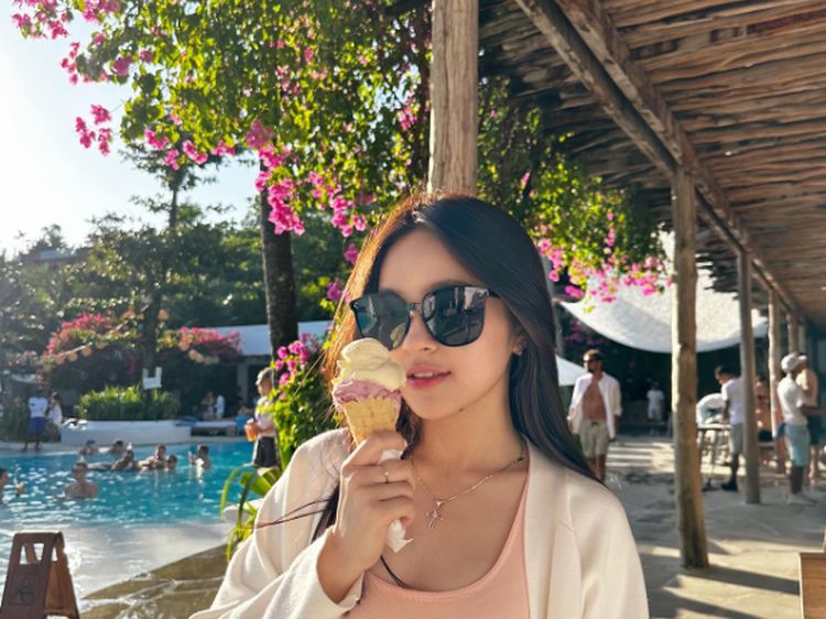 Eca Aura yang Hobi Kulineran Ini Dikabarkan Dekat dengan Alam Ganjar