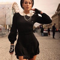 Tom Cruise dikatakan kedapatan tengah bermesraan dengan Elisina Khayrova dalam pesta di Grosvenor Square, London, Inggris beberapa waktu lalu. Dilaporkan Daily Mail, mereka terlihat nempel sepanjang malam yang memunculkan gosip bahwa keduanya berpacaran. Foto: Instagram Elsina Khayrova