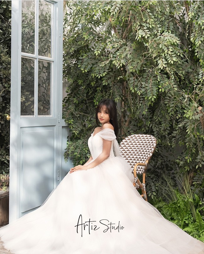  Cakep banget eonniku, puji netizen yang menyebutnya seperti perempuan Korea. Aku kira tadinya artis Korea yang main di Business Proposal, ternyata Fuji. Masyaallah makin cantik aja Fuji, tambah lainnya. Foto: Dok. @artizstudio.jakarta via Instagram @ fuji_an