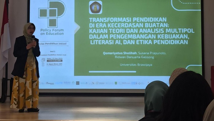 Guru Besar UB, Prof Qomariyatus sampaikan tentang transformasi pendidikan di era AI