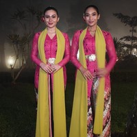 Selendang kuning mustar dan ikat pinggang dari kuningan melengkapi busana tradisional yang dikenakan Ariel dan Happy. Foto: Instagram/@happysalma @indonesia_kaya