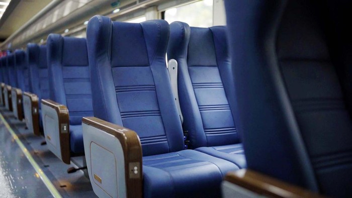 Ini Wajah Baru KA Argo Dwipangga yang Mewah PT KAI mengoperasikan KA Argo Dwipangga relasi Gambir-Solo Balapan pp. Mereka menggunakan Kereta Eksekutif New Generation dan Kereta Luxury New Generation.