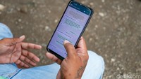 Gayung bersambut, di tahun 2017 BAKTI membangun BTS yang bekerja sama dengan operator Indosat Ooredoo Hutchison. Keberadaan BTS itu pun membuat proses jual beli gula aren menjadi lebih nyaman dan mudah. Kini Husni hanya menunggu pesanan gula-gula aren yang ia jual hanya dari ponselnya.  