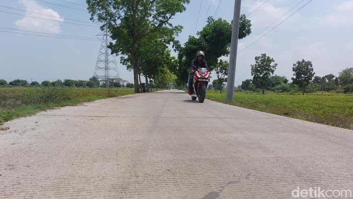 Jalan di perbatasan Cirebon-Majalengka