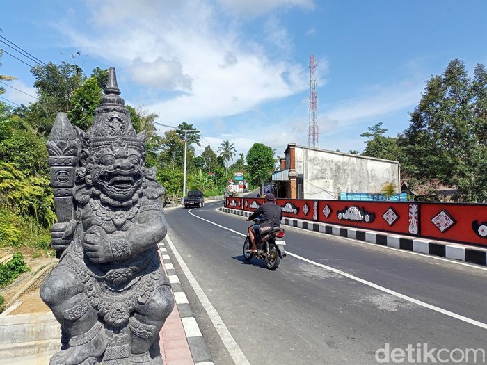 Jembatan Yeh Kajang Desa Tua, Kecamatan Marga, Tabanan, tuntas dan sudah dilintasi masyarakat, Selasa (12/12/2023). (Foto: Agus Eka/detikBali)