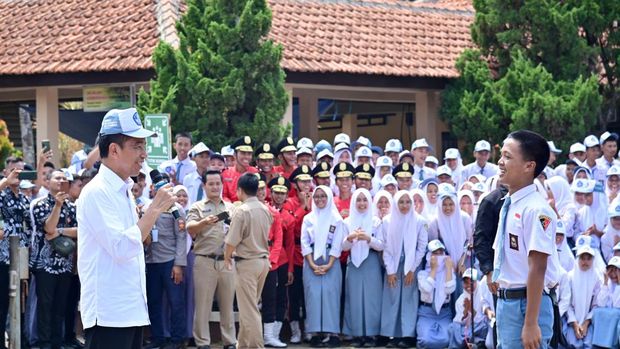 Jokowi di SMKN 1 Kedungwuni Pekalongan.