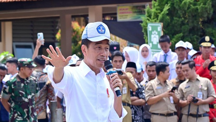 Jokowi di SMKN 1 Kedungwuni Pekalongan.