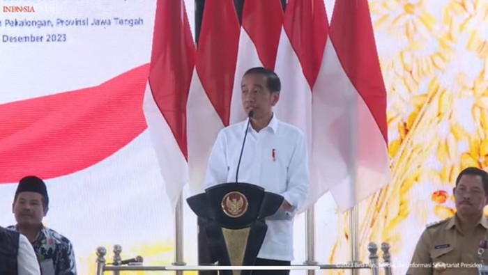 Jokowi saat memberikan arahan ke penyuluh pertanian dan babinsa se-Jawa Tengah di Pekalongan.