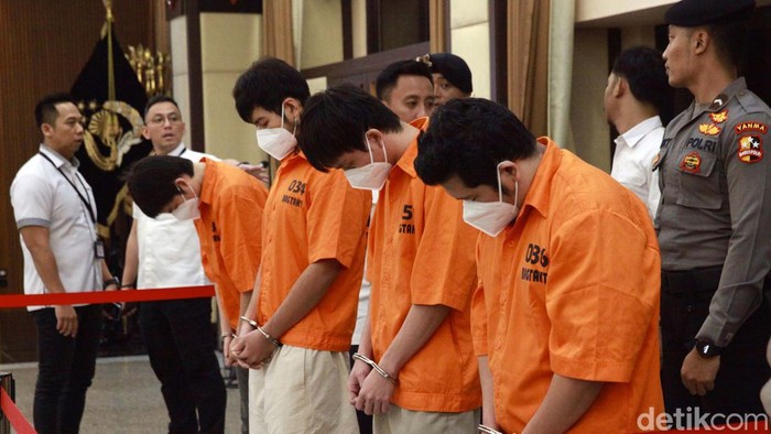Kapolri Jenderal Listyo Sigit Prabowo menyampaikan komitmennya memberantas match fixing dan judi online sepakbola. Hal itu disampaikan di Mabes Polri, Jakarta, Rabu (13/12/2023).