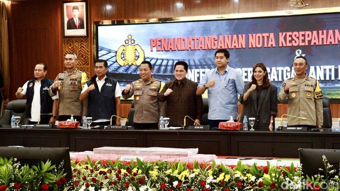 Kapolri Jenderal Listyo Sigit Prabowo menyampaikan komitmennya memberantas match fixing dan judi online sepakbola. Hal itu disampaikan di Mabes Polri, Jakarta, Rabu (13/12/2023).