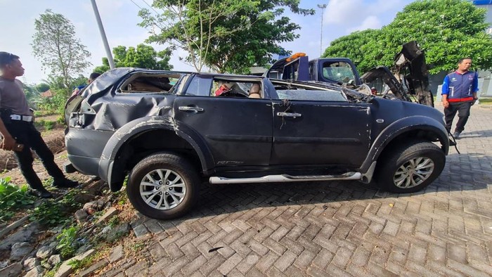 Kecelakaan Pajero pelat merah di Tol Pasuruan-Probolinggo