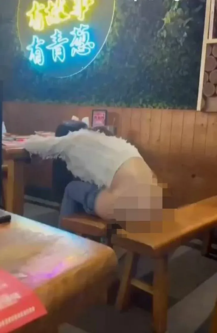 Kacau! Ada Pelanggan Mabuk yang Buang Air di Tengah Restoran