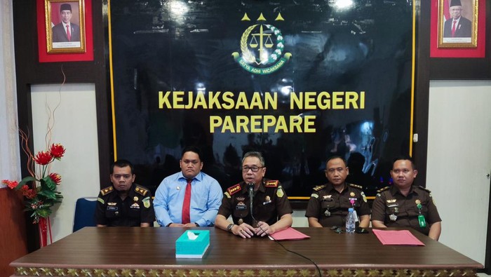 Kepala Kejaksaan Negeri Parepare, Edy Dikdaya saat merilis kasus korupsi Bulog Parepare. Dokumen Istimewa