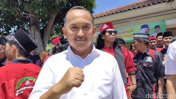 Ketua PDIP Banten, Ade Sumardi usai menghadiri kampanye Mahfud Md di Rumah Pemenangan Ganjar-Mahfud, Warunggunung, Lebak. (Foto: Fathul Rizkoh/detikcom)