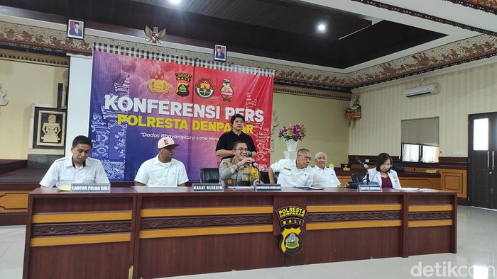 Konferensi pers kasus kematian mahasiswa Aldi Sahilatua Nababan di Mapolres Denpasar, Rabu (13/12/2023).