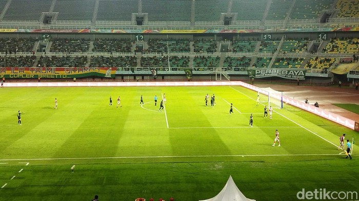 Laga Persebaya vs Persis