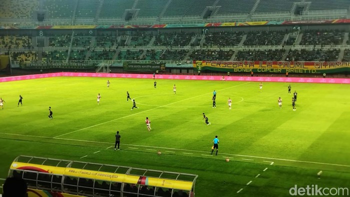 Laga Persebaya vs Persis
