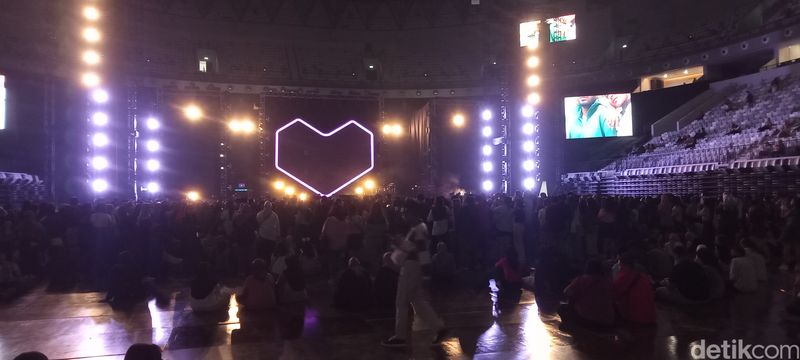 Suasana jelang Lazada Fest 12.12 yang digelar pada Rabu (13/12/2023).