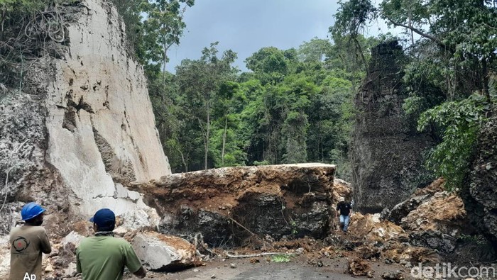 Lokasi pemotongan batu di Jalan Poros Maros-Bone di Camba, Kappang.