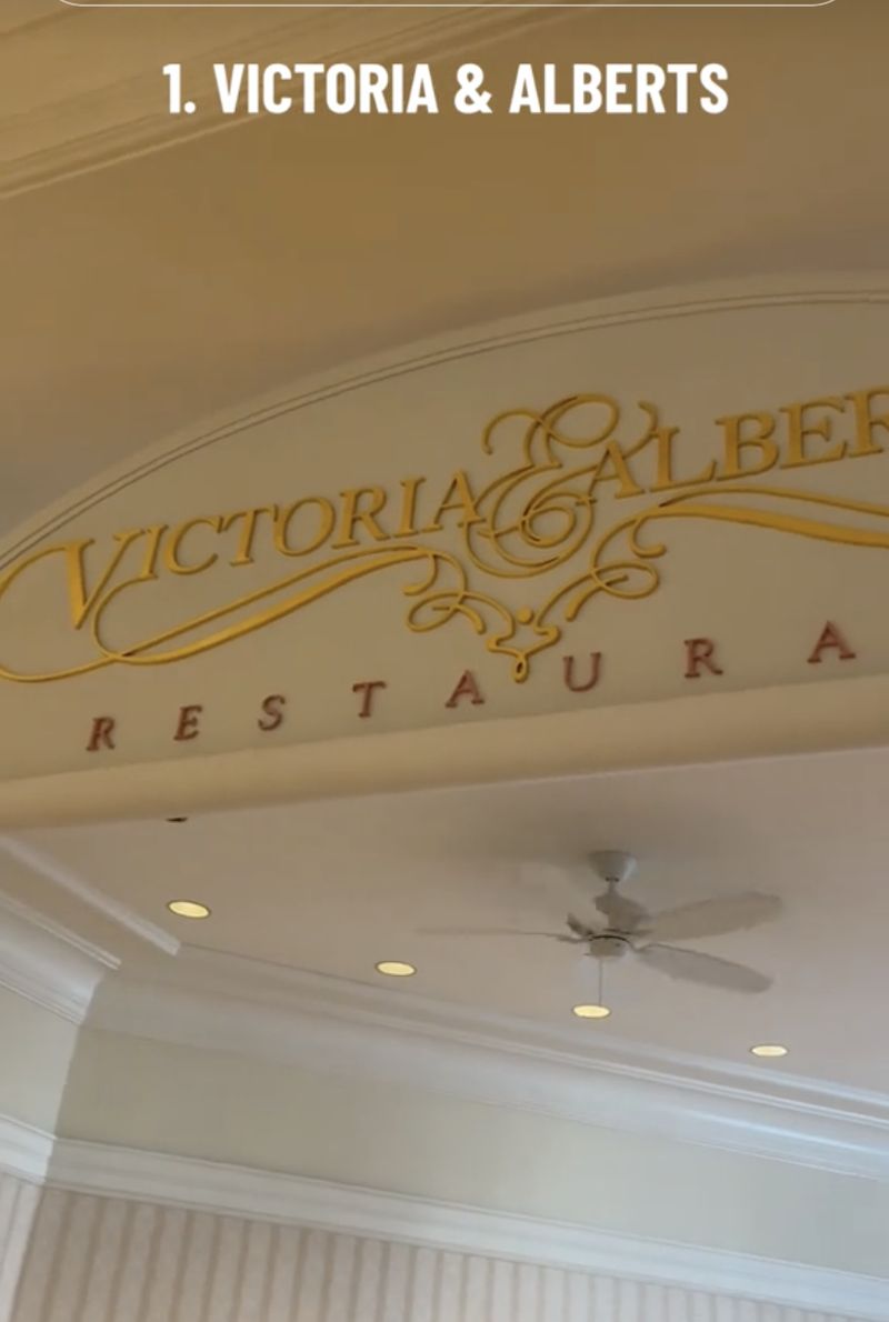 Makan di Disney World, Wanita Ini Sampai Habiskan Rp 39 Juta!