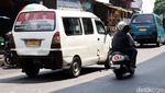 Meski Dilarang Bawaslu, Stiker Kampanye Tetap Marak di Angkot