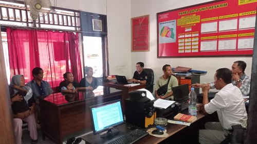 Mediasi di Polsek Pekutatan terkait bocah 3 tahun yang terlindas pikap di SPBU Pulukan, Kecamatan Pekutatan, Kabupaten Jembrana, Rabu (13/11/2023).