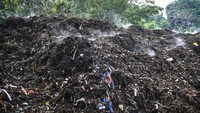 Menurut pengawas Unit Penanganan Sampah (UPS) Badan Air Dinas Lingkungan Hidup (LH) DKI Jakarta, Bily Sagala, sejak beroperasi pada November 2023, saringan sampah tersebut mampu mencegat 230 meter kubik sampah yang terdiri dari kayu, karet, plastik, tekstil, kaca hingga logam.