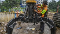 Sistem saringan dilakukan secara berlapis sehingga pengambilan sampah dari Sungai Ciliwung dapat dilakukan secara berjenjang, dari saringan kasar sampai ke saringan yang lebih halus. Sementara itu sistem pencacahan terbagi menjadi dua tahap. Pencacahan tahap pertama berfungsi untuk mencacah sampah berukuran besar seperti kayu, bambu, kasur, bekas bangunan, dan lain-lain menjadi ukuran 10-20 cm.