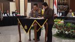 Momen Kapolri-Erick Thohir Teken MoU Polri-PSSI Demi Sepakbola RI