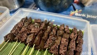 Porsinya mengenyangkan. Cita rasanya ada perpaduan gurih, sedikit pedas, dan cenderung manis. Kalau ingin tambah pedas, kamu bisa menambahkan sambal gorengnya. Foto: detikcom